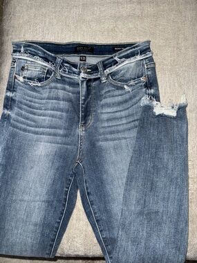 Judy Blue Medium Wash Distressed Skinny Jeans